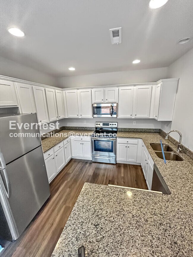 Foto del edificio - 4 Bed, 2.5 Bath Home with Garage / Pet-Friendly / Vouchers Accepted / Coming Soon!