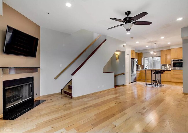 Foto del edificio - 1540 N Greenview Ave