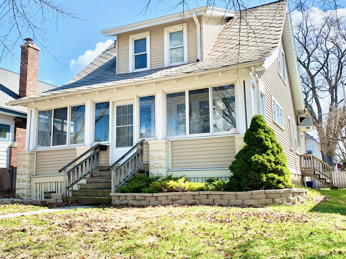 3516 N Murray Ave, Shorewood, WI 53211 Townhome Rentals in Shorewood