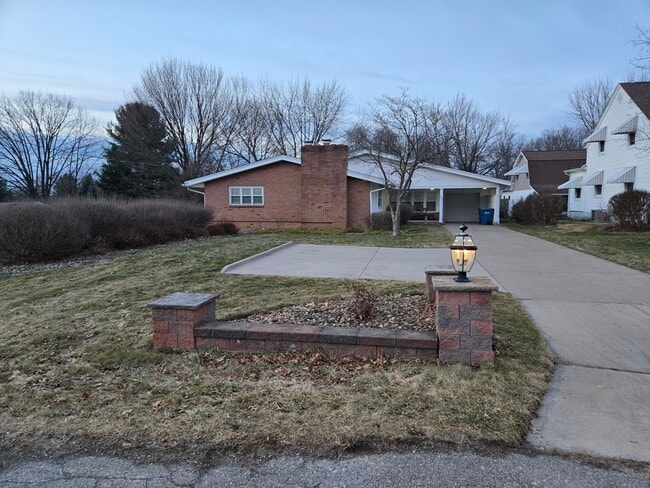 Building Photo - 132 Corll St