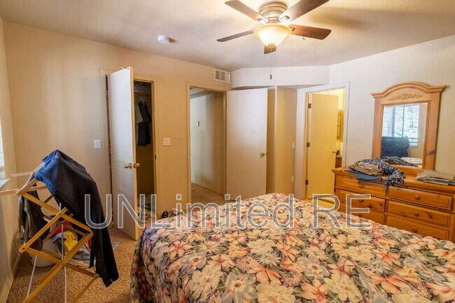 Foto del edificio - 1385 W University Ave