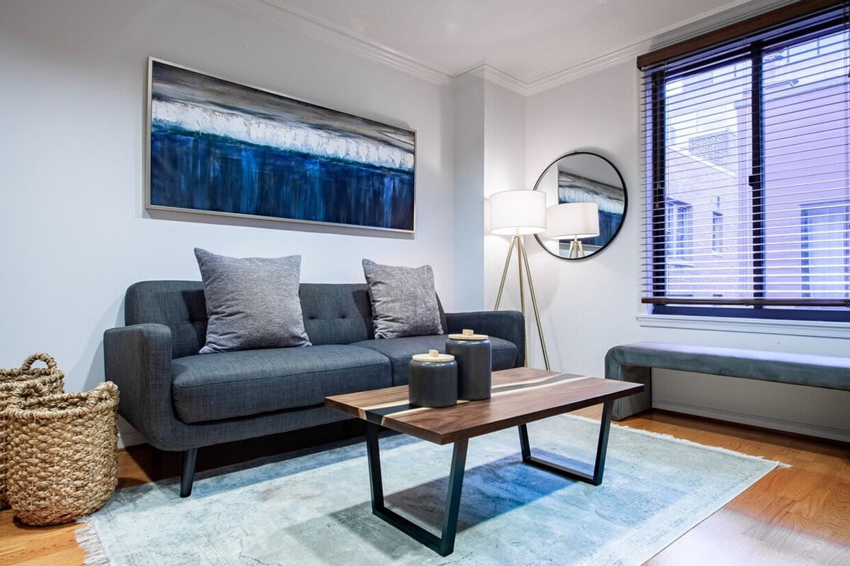 Foto principal - 1020 16th St NW