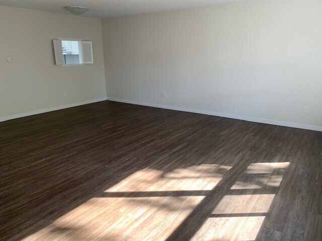 Building Photo - 310 Westminster Avenue