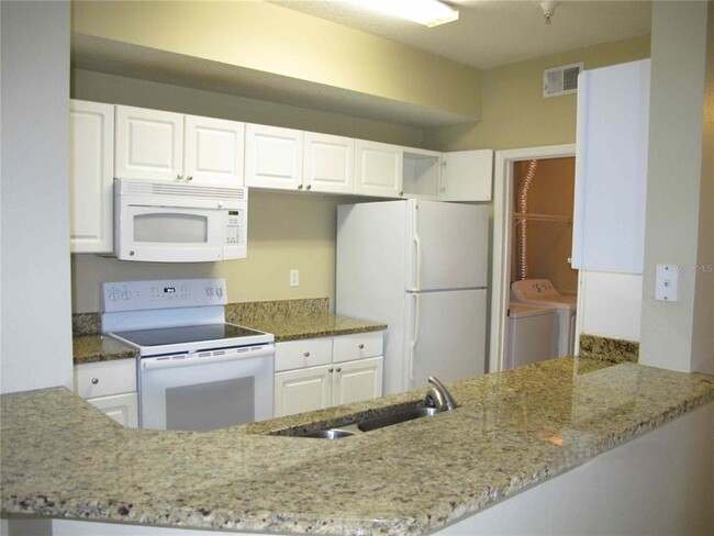 Foto del edificio - 5572 Metrowest Blvd