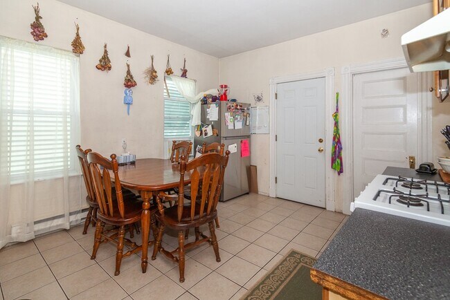 Building Photo - 34 Darling St