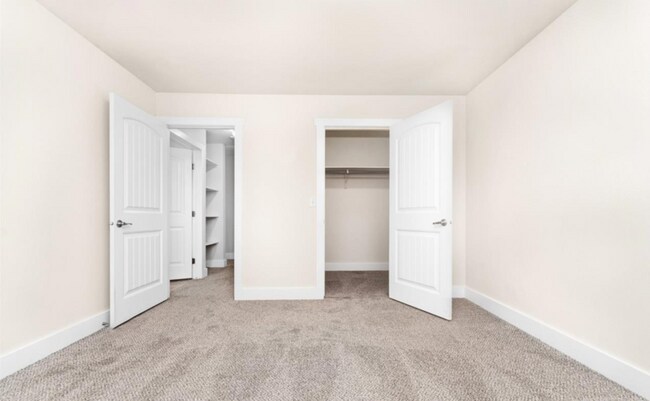 Building Photo - 11045 W Garverdale Ln