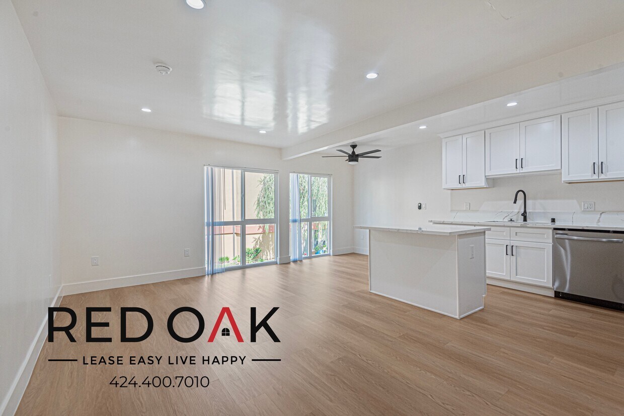 Primary Photo - Sun Drenched and Airy One Bedroom with Ope...