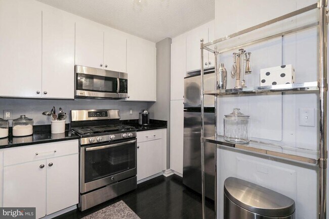 Foto del edificio - 915 E St NW