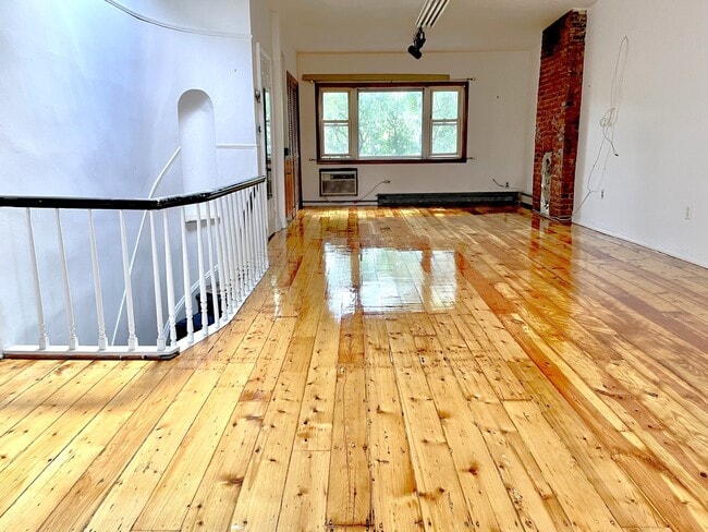 top floor loft space - 412A 17th St