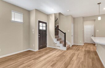 Building Photo - 16104 Oregon Oak Dr