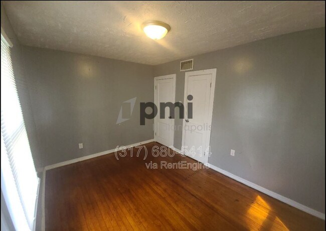 Foto del edificio - 4920 E 34th St