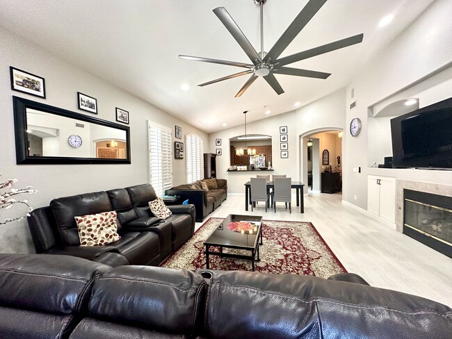 Great room_1 - 10179 E Meadow Hill Dr