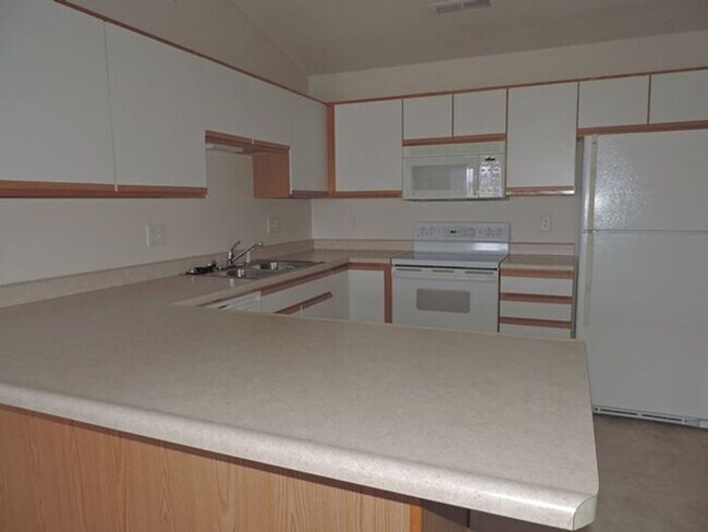 Building Photo - $1,295 | 2 Bedroom, 2 Bathroom Condo | Pet...