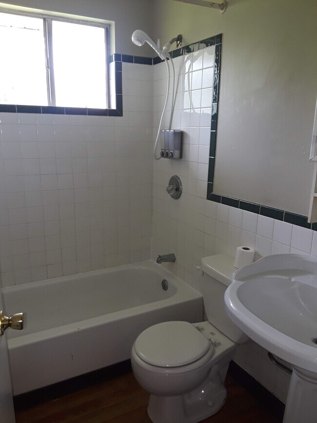 Bathroom - 10911 Milwaukee Way