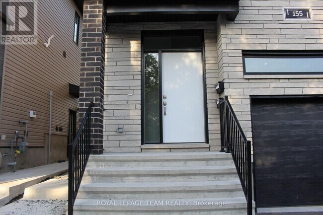 Photo du bâtiment - UNIT A - 155 LONGPRE STREET E