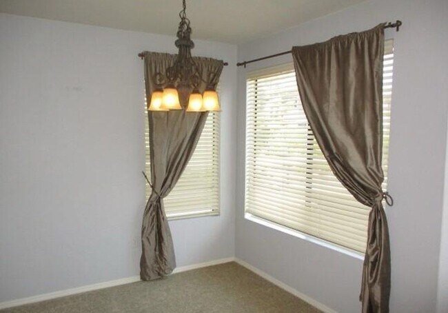 Foto del edificio - 4925 E Desert Cove Ave
