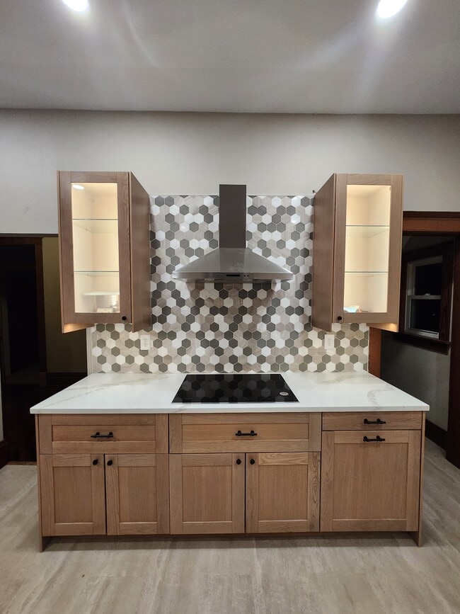 Building Photo - 403 W 4th St