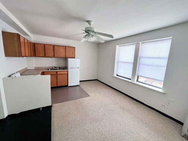 Foto del edificio - 3933 N Clarendon Ave