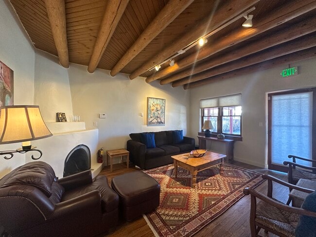 Building Photo - 419 Orchard Dr