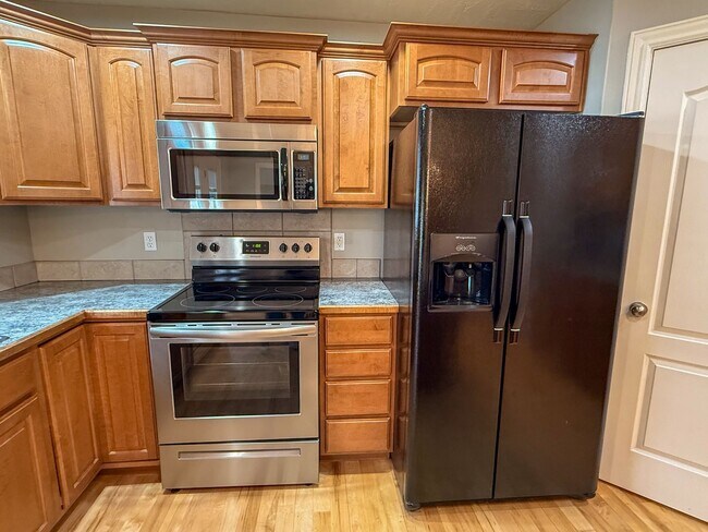 Building Photo - Beautiful Home in the Desirable Dallan Woods Subdivision