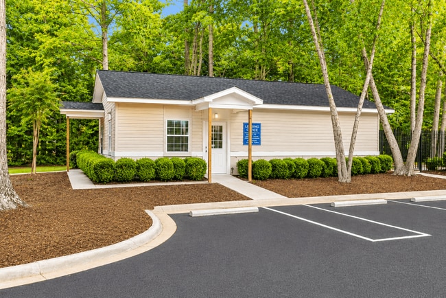 Building Photo - Oak Run
