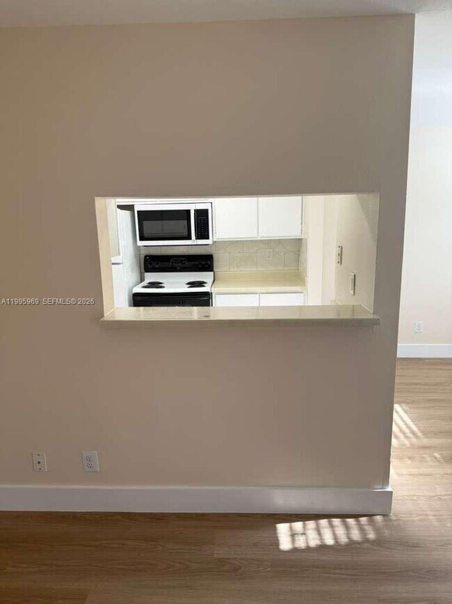 Foto del edificio - 4085 NW 87th Ave