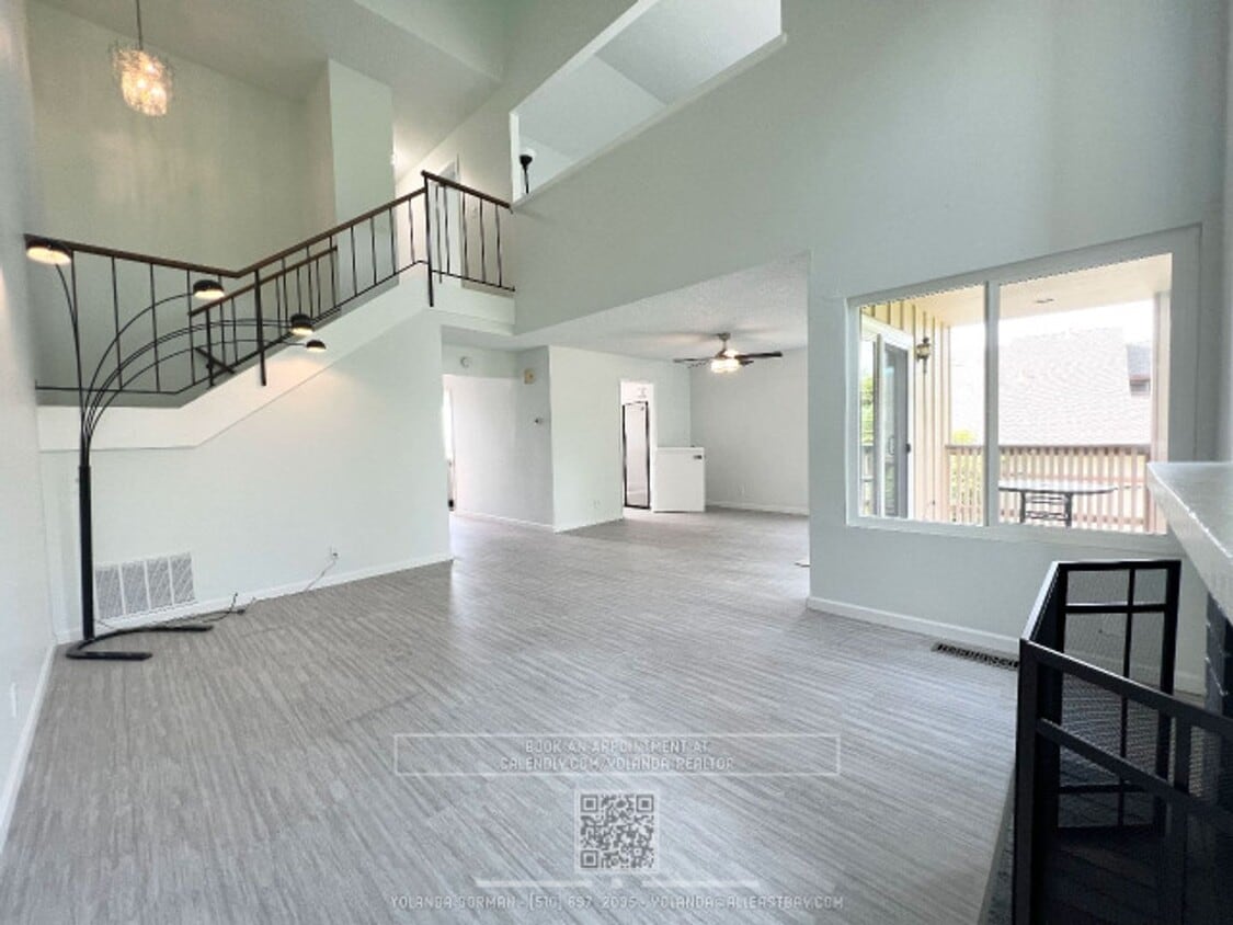 Primary Photo - Beautifully 3BR Townhome with Huge Loft St...
