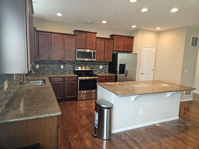 Building Photo - 3 Bed 2 Bath Ranch home Close to Buckley S...