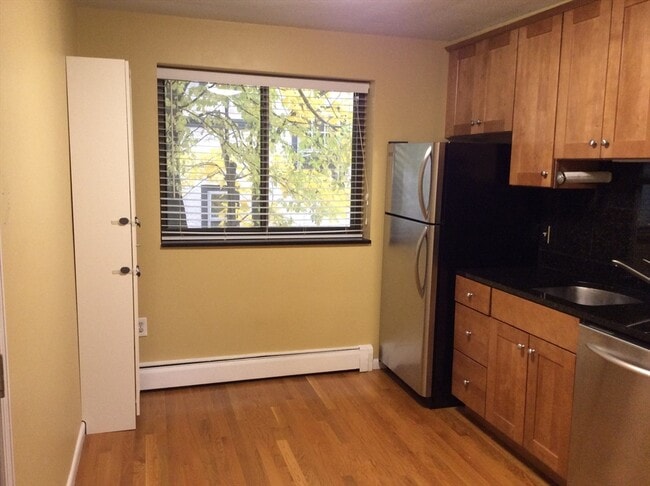 Building Photo - 5 Centre St