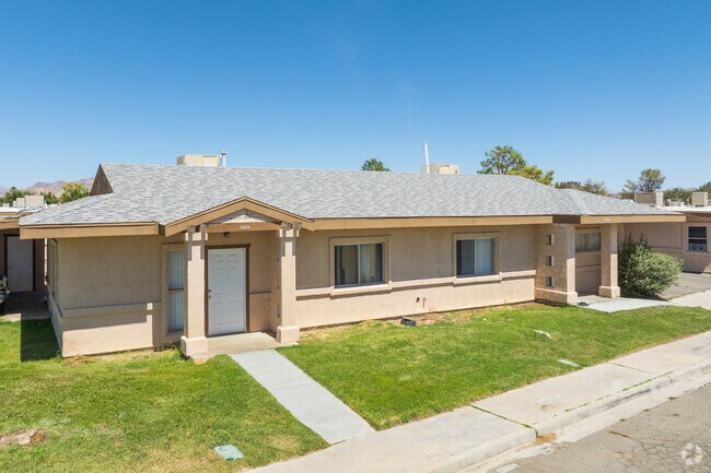 Building Photo - Desert Oasis Apartments