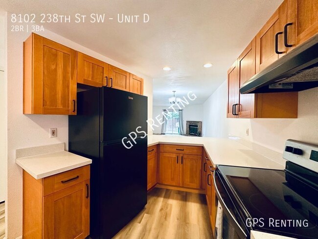 Building Photo - Beautiful Bed2, Bath2.5, home!