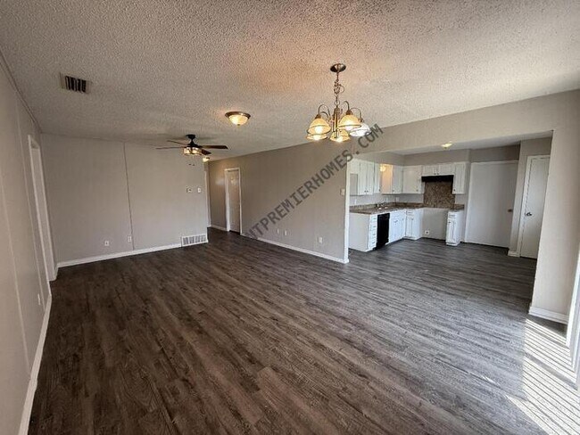 Foto del edificio - 905 Mardi Gras Ln