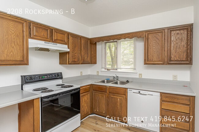 Building Photo - 2208 Rockspring-B