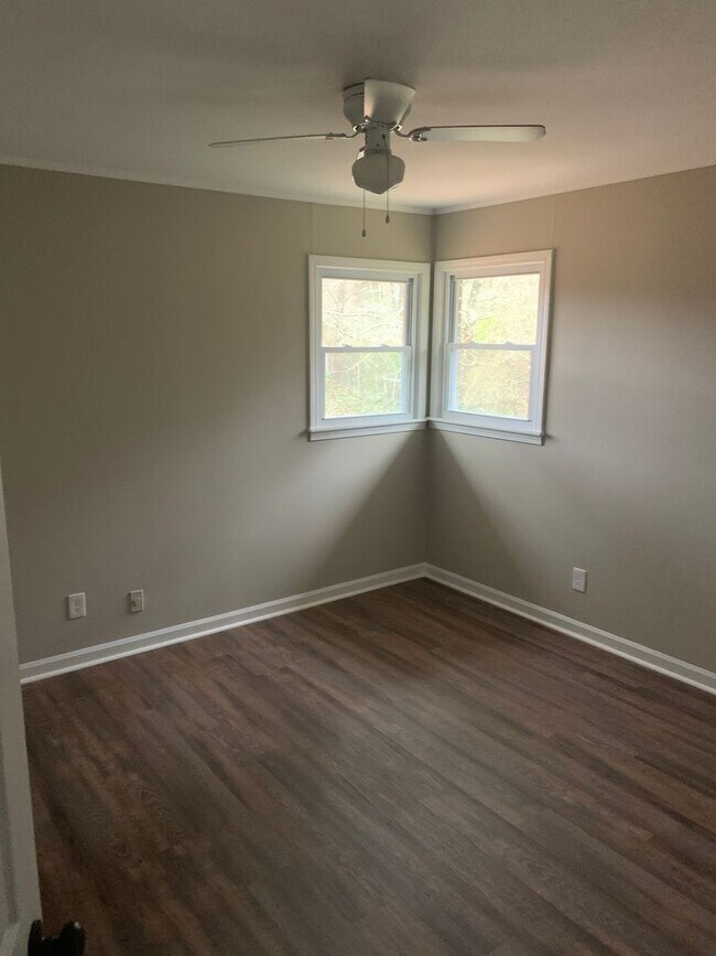 Building Photo - 20 Mary Ella Dr