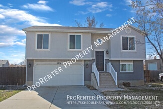 Building Photo - 4252 Midland Dr