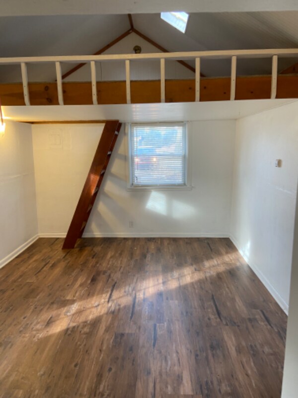 Building Photo - 203-205 S Maple St