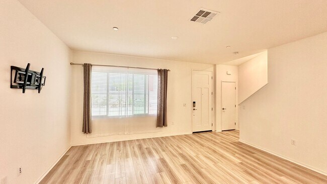 Foto del edificio - Beautiful, Newer Construction Home in Desi...