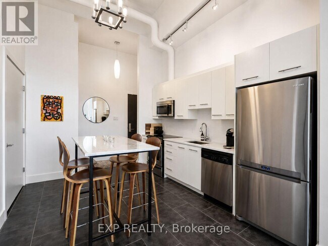 Photo du bâtiment - 108 Third Ave