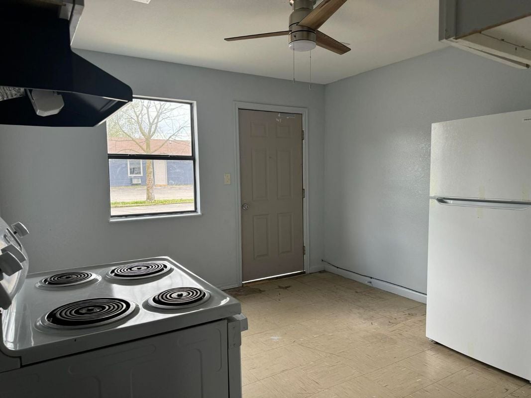 Foto del edificio - 100 Gregory Dr