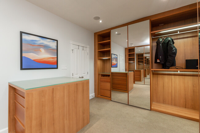 Foto del edificio - 1008 22nd Street NW