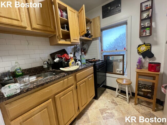 Building Photo - 17 Higgins St