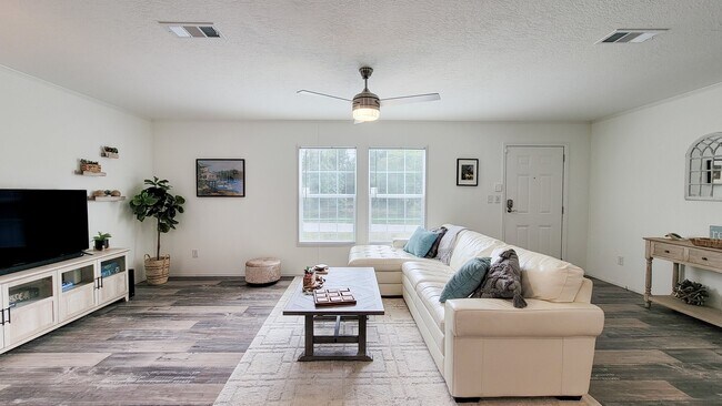 Building Photo - 155 Elsie Dr