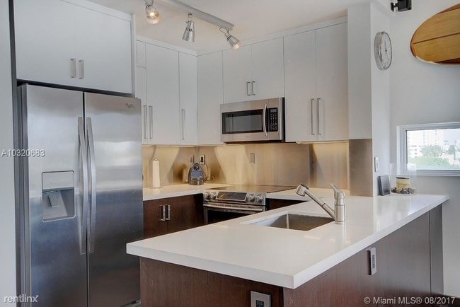 Foto del edificio - 1701 Sunset Harbor Dr