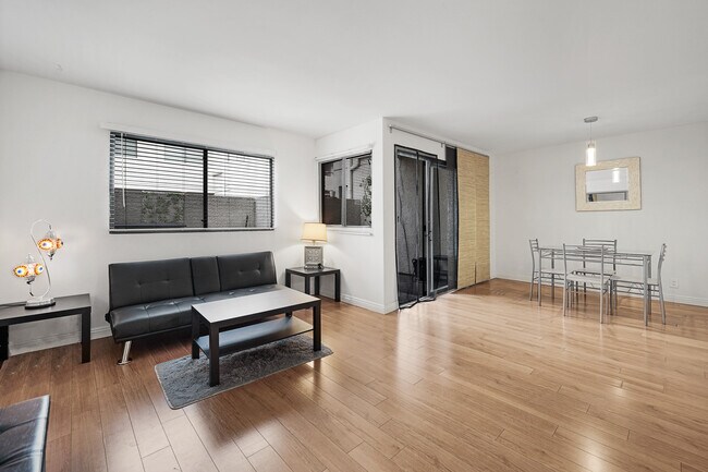 Foto del edificio - 435 Virgil Ave