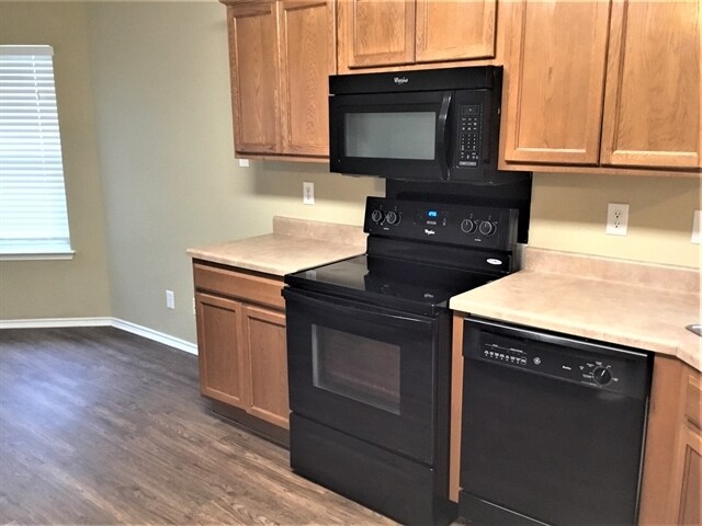 Foto del edificio - 8715 Snow Goose