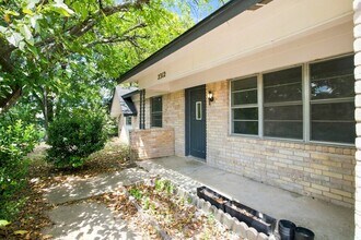 Building Photo - 2312 Hunt Dr