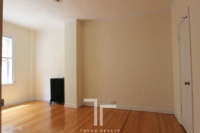 Primary Photo - 850 W Argyle St