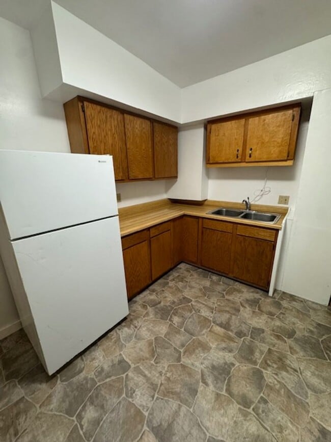 Building Photo - 102 2nd Ave NW