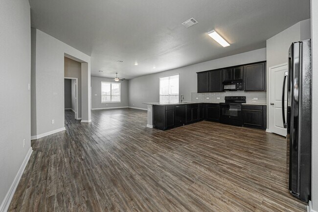 Foto del edificio - Move-In Ready in West Temple!
