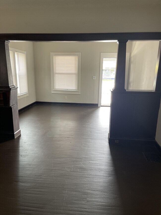 Foto del edificio - 6054 E Washington St